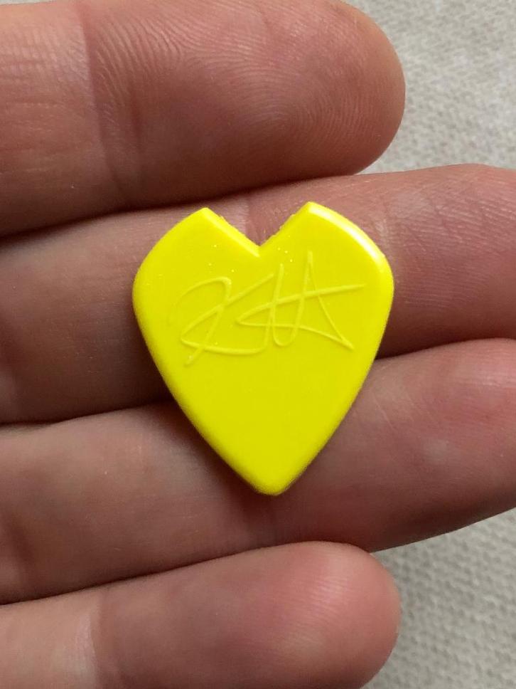 Metallica 2025 yellow Kirk Hammett plectrum Guitarpick, Cd's en Dvd's, Cd's | Hardrock en Metal, Zo goed als nieuw, Ophalen of Verzenden