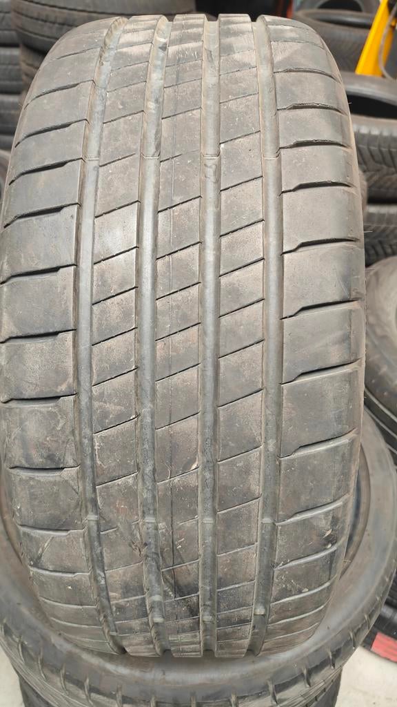 225/40r19 Bridgestone 60€ chacun avec support 22540r19, Autos : Pièces & Accessoires, Commande, Enlèvement ou Envoi