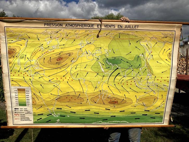 I.V.A.C. schoolkaart Pression atmosphéric et vents juillet, Antiek en Kunst, Antiek | Schoolplaten, Aardrijkskunde, Ophalen