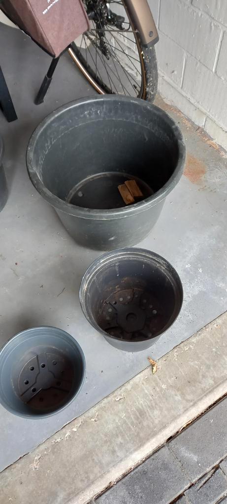 Bloempotten ., Tuin en Terras, Bloembakken en Plantenbakken, Zo goed als nieuw, Ophalen