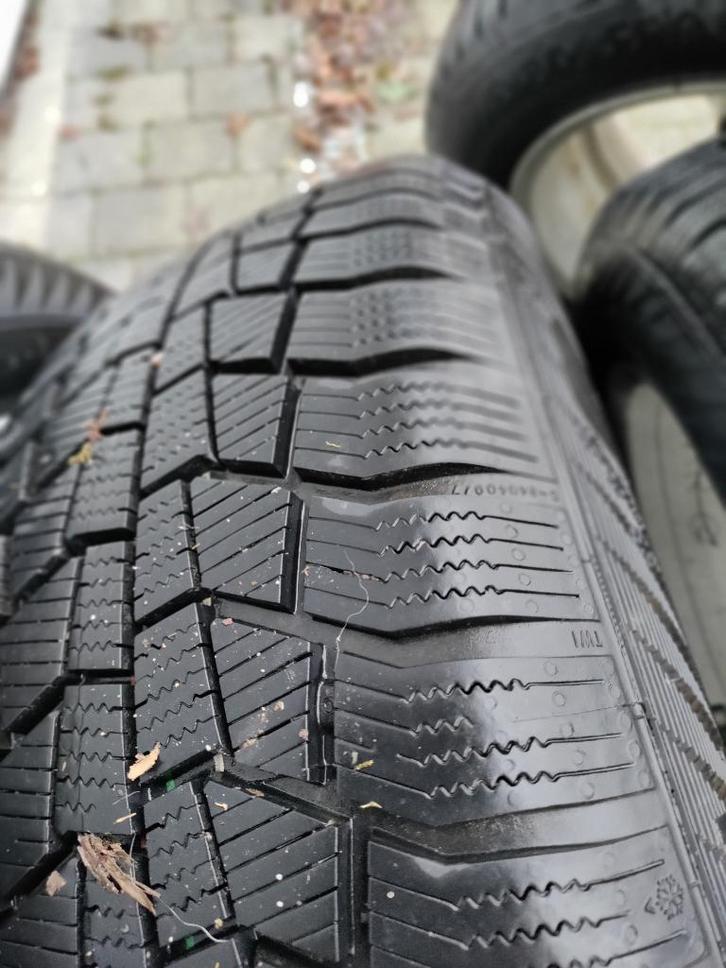 4 roues équipées de pneus neige 225/55/R17, Autos : Pièces & Accessoires, Pneus & Jantes, Pneus et Jantes, Pneus hiver, 17 pouces