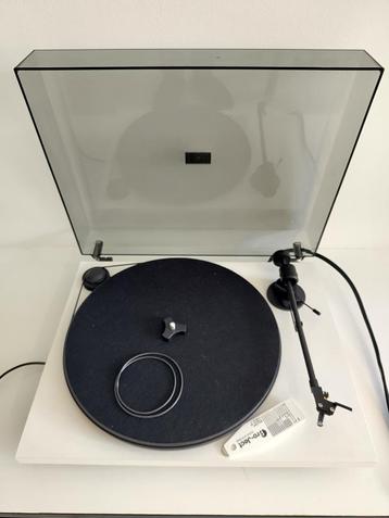 Platenspeler, Pro-Ject Primary E, wit.