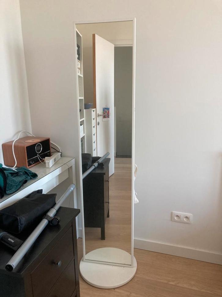 Ikea staande  spiegel / kapstok (draaibaar), Huis en Inrichting, Woonaccessoires | Spiegels, Zo goed als nieuw, 50 tot 75 cm, 150 tot 200 cm