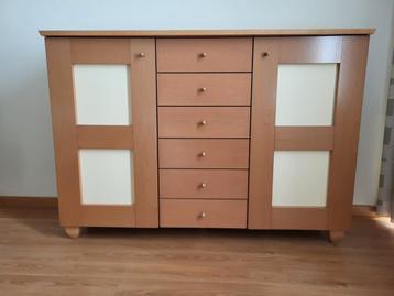 Dressoir kast in goede staat beschikbaar voor biedingen