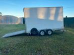 Grote gesloten aanhangwagen met valklep en kantelsysteem, Ophalen