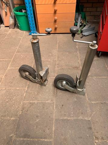 2 zware neuswielen beschikbaar voor biedingen