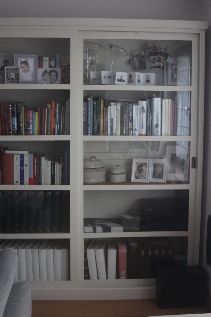 Boekenkast met 2 glazen schuifdeuren, Huis en Inrichting, Kasten | Boekenkasten, Gebruikt, 200 cm of meer, 200 cm of meer, 25 tot 50 cm