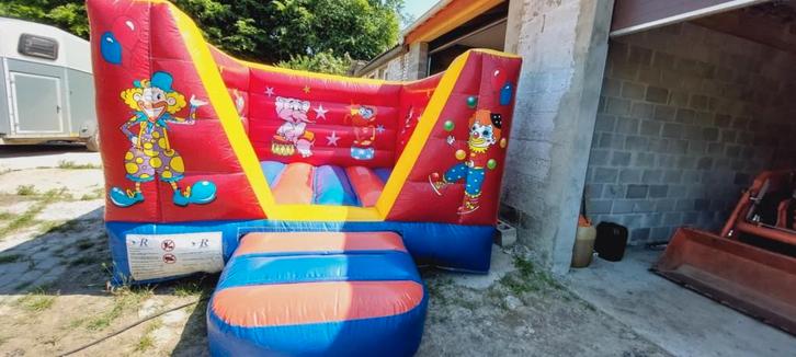LOCATION. Château gonflable Clown 2, Hobby & Loisirs créatifs, Articles de fête | Location, Utilisé, Enlèvement
