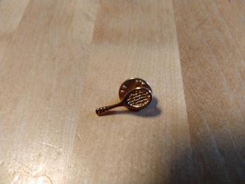 Pin tennisracket beschikbaar voor biedingen