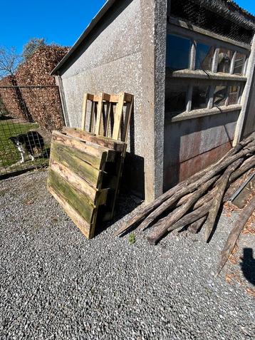 Palen en palletten  beschikbaar voor biedingen