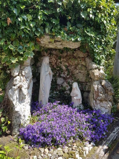 grotte rocheuse avec statue de Marie et Bernadette, Jardin & Terrasse, Statues de jardin, Utilisé, Homme, Pierre, Enlèvement
