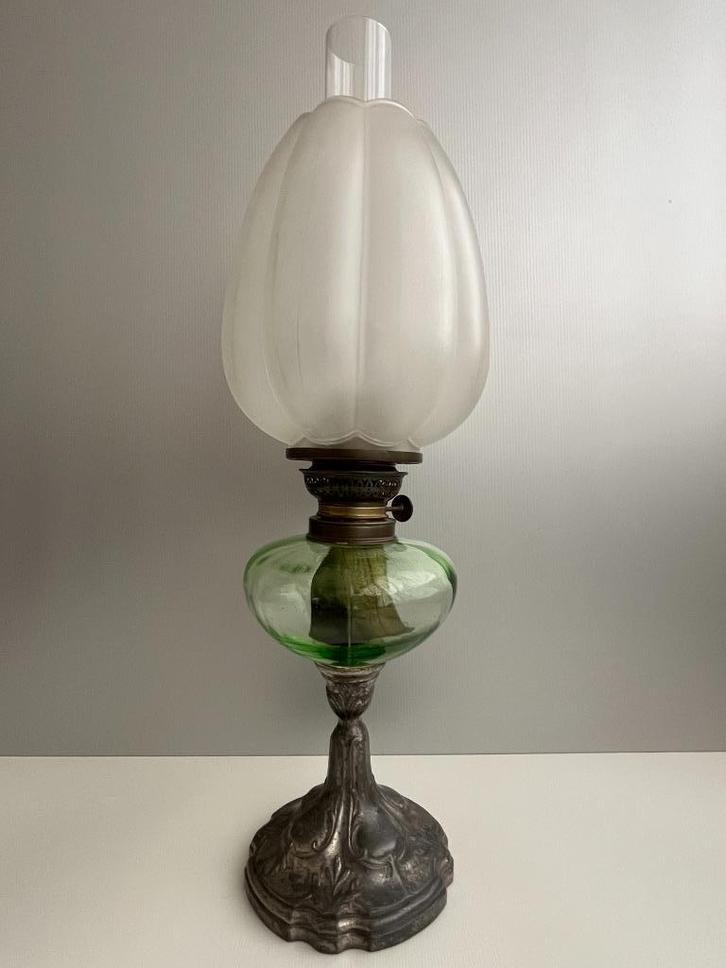Franse petroleumlamp circa 1900 groen / frosted glas, Antiek en Kunst, Antiek | Verlichting, Verzenden