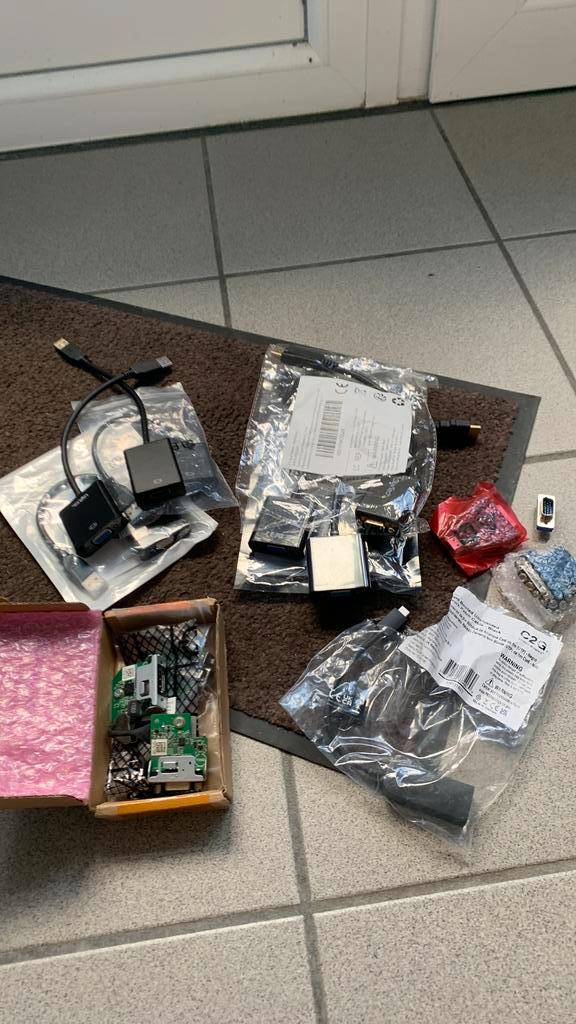 Allerhande display adapters voor aansluiten monitoren op pc, Computers en Software, Overige Computers en Software, Zo goed als nieuw