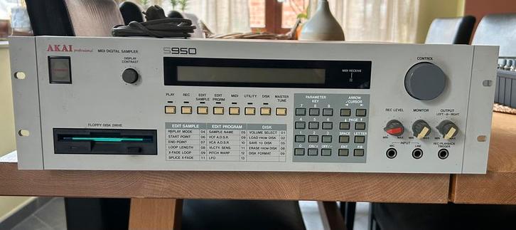 Sampler AKAI S950 TBE fonctionnement et esthétique, Musique & Instruments, Échantillonneurs, Comme neuf, Enlèvement