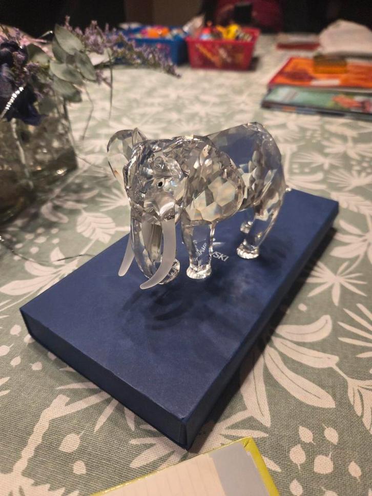 Eléphant Swarovski édition annuelle 1993, Collections, Swarovski, Enlèvement