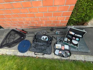 Vis spullen bieden kan geen kwaad beschikbaar voor biedingen