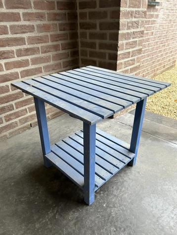 Petite table/meuble en bois (à repeindre)