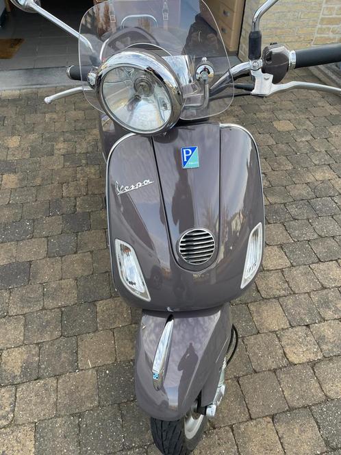 Vespa Piaggo in uniek kleur 125 cc  B, Fietsen en Brommers, Scooters | Vespa, Zo goed als nieuw, Ophalen