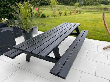 Grande table de pique nique, Enlèvement