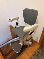 Traplift 18 treden, Ophalen, Zo goed als nieuw, Met bocht