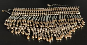 Vintage chokerketting uit de jaren 60 beschikbaar voor biedingen