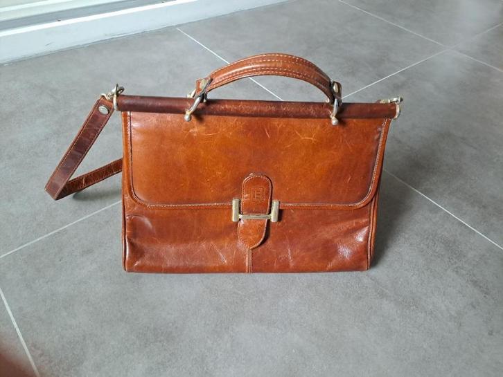 Handtas in buffelleer, Handtassen en Accessoires, Tassen | Damestassen, Zo goed als nieuw, Handtas, Bruin, Ophalen