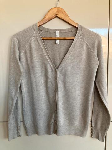 Beige cardigan S/36 beschikbaar voor biedingen