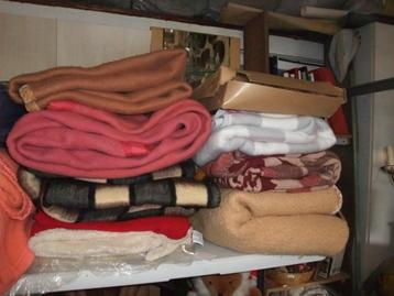 couvertures pour lit de 2 personnes (3€ pièce) beschikbaar voor biedingen