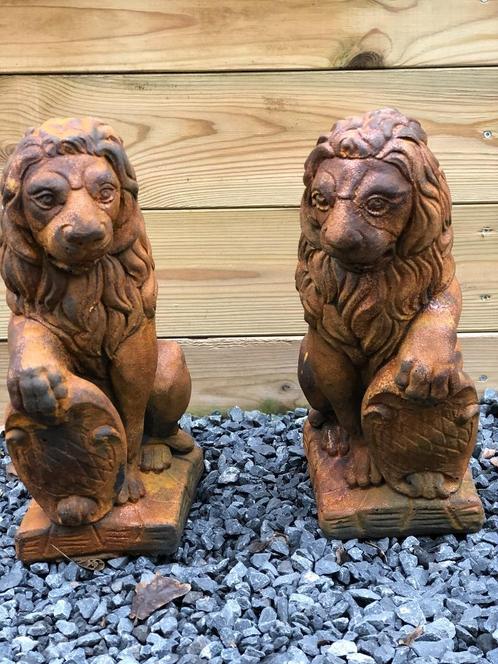 Set zittende oxide leeuwen, vol steen S, super mooi!!, Tuin en Terras, Tuinbeelden, Dierenbeeld, Steen, Ophalen of Verzenden