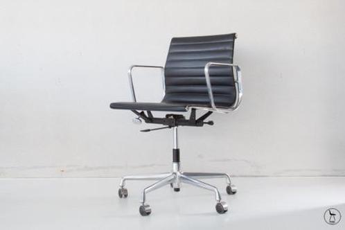 Vitra Eames Ea 117 chroom zwart leder 3 stuks, Huis en Inrichting, Bureaustoelen, Zo goed als nieuw, Bureaustoel, Zwart, Ophalen of Verzenden