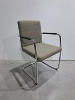 10 stoelen, Enlèvement