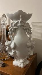 Vase blanc en porcelaine Vieux Bruxelles, Enlèvement