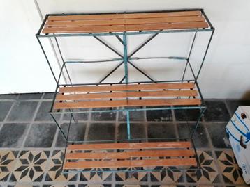 Plantenrek hout metaal beschikbaar voor biedingen