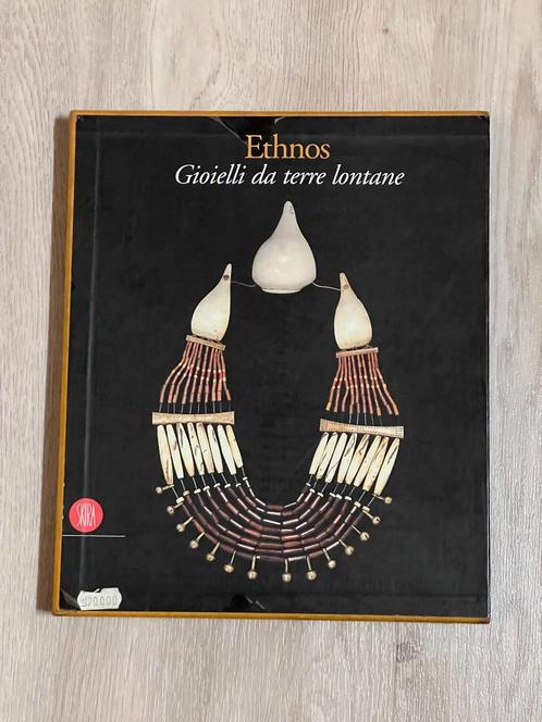 Kunstboek: Ethnos Gioielli da terra lontane, Boeken, Kunst en Cultuur | Beeldend, Gelezen, Overige onderwerpen, Ophalen of Verzenden