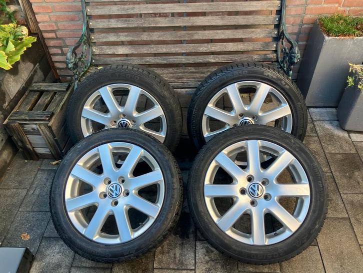 VW 17 inch Golf velgen met Continental winterbanden, Auto-onderdelen, Banden en Velgen, Velg(en), Winterbanden, 17 inch, Ophalen