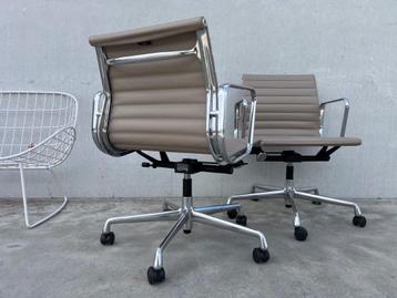 VITRA EAMES EA117 LEDEREN BUREAUSTOEL, 8X beschikbaar voor biedingen