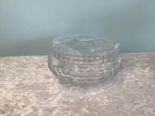 Dekseldoosje in helder kristal. 025/Aa., Antiek en Kunst, Antiek | Glaswerk en Kristal, Ophalen