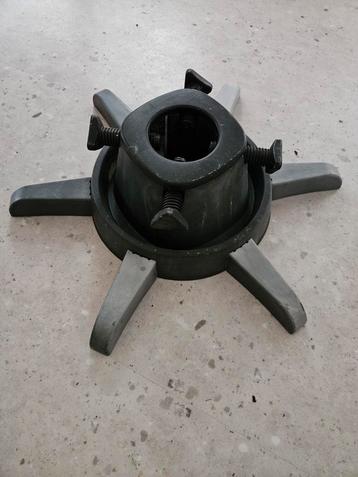 Kerstboomsteun beschikbaar voor biedingen