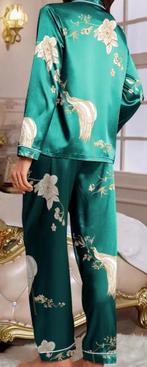 Pyjama en satin de couleur d’un vert magnifique, Verzenden, Nieuw