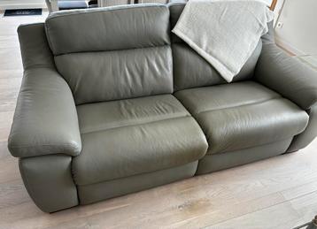 Leren zetels beschikbaar voor biedingen