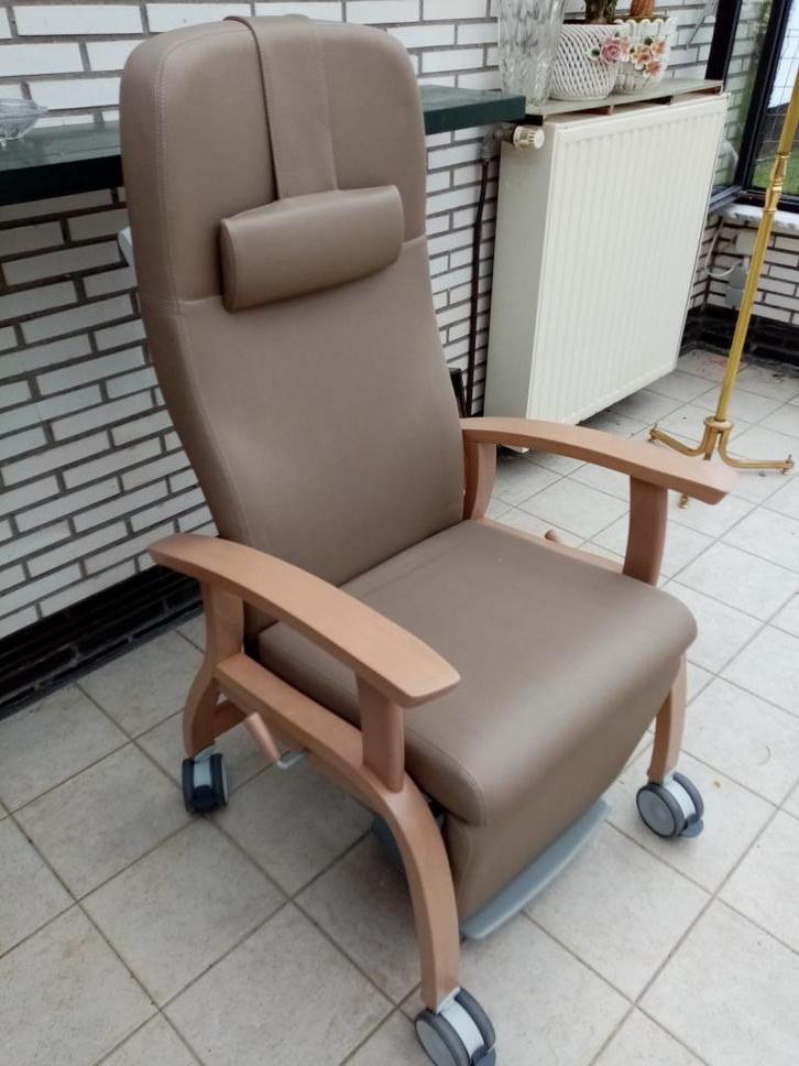 Splinternieuwe luxueuze relaxzetel, Huis en Inrichting, Zetels | Zetels, Nieuw, Eenpersoons, Hout, Ophalen