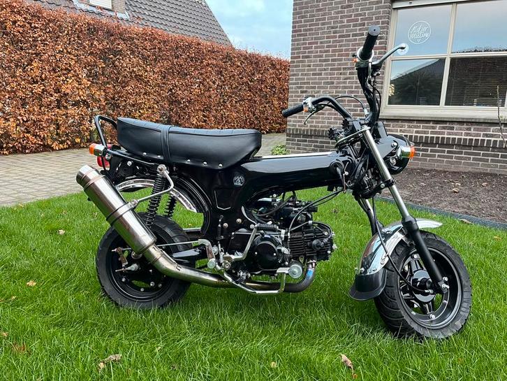 2024 DAX zhenhua 50cc B-klasse 45km/u in prachtstaat 3230km, Fietsen en Brommers, Brommers | Overige merken, Zo goed als nieuw