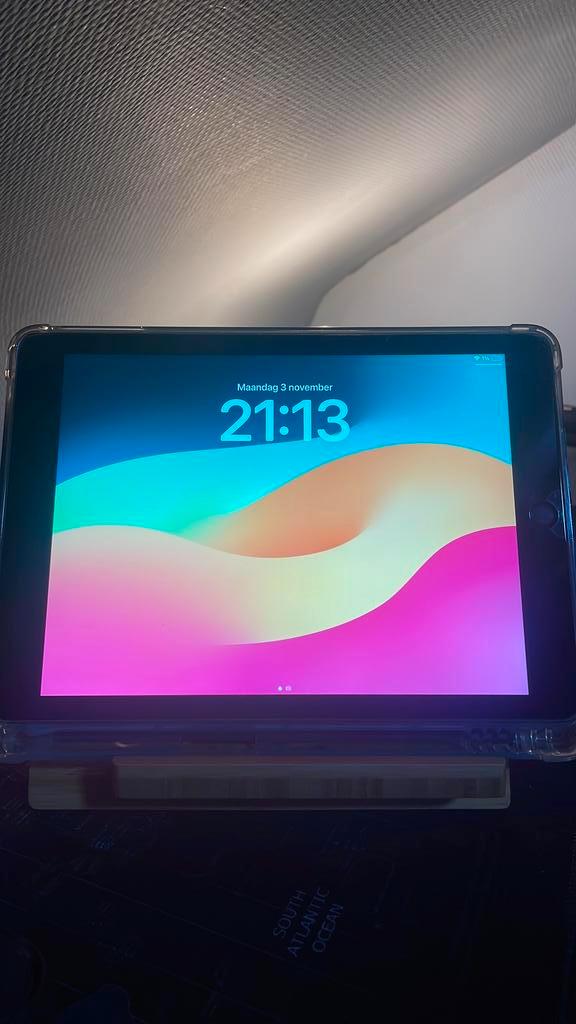 6e generatie ipad in nieuwstaat!, Computers en Software, Apple iPads, Zo goed als nieuw, Apple iPad, Wi-Fi, 11 inch, 32 GB, Zilver