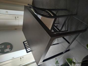 Donkerbruine bartafel beschikbaar voor biedingen