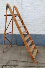 Houten trapladder, Ophalen