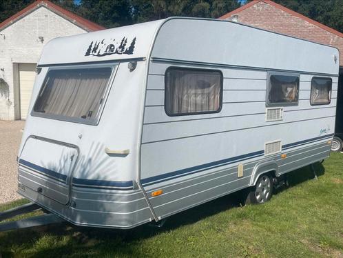 Proper,goed onderhouden caravan Eriba,Mover,Rondzit,vastbed, Caravans en Kamperen, Caravans, Bedrijf, tot en met 4, Rondzit, Eriba