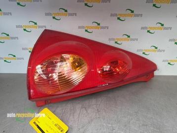 Achterlicht links van een Peugeot 107 beschikbaar voor biedingen