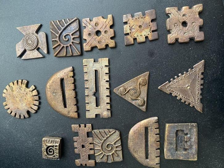 15 bronzen gewichten van Akan Gold Powder S1, Antiek en Kunst, Antiek | Brons en Koper, Brons, Ophalen of Verzenden