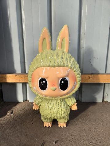 Labubu beeldje 65cm hars beschikbaar voor biedingen