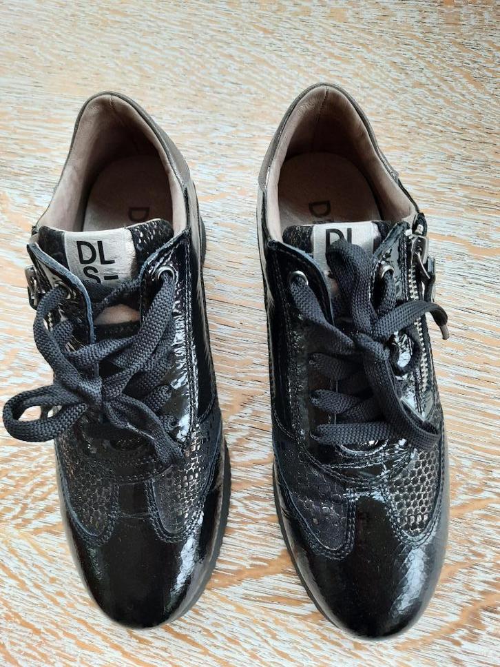 Knappe sneakers DL Sport - 38, Kleding | Dames, Schoenen, Zo goed als nieuw, Sneakers, Overige kleuren, Ophalen of Verzenden